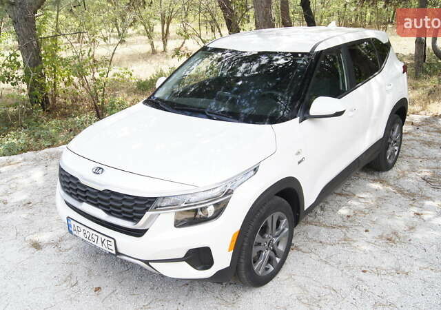 Белый Киа Seltos, объемом двигателя 1.98 л и пробегом 30 тыс. км за 17777 $, фото 4 на Automoto.ua