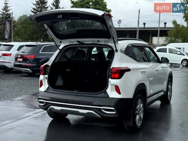 Белый Киа Seltos, объемом двигателя 2 л и пробегом 139 тыс. км за 17698 $, фото 61 на Automoto.ua