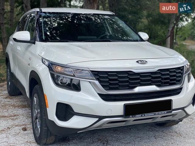 Белый Киа Seltos, объемом двигателя 1.98 л и пробегом 30 тыс. км за 18500 $, фото 9 на Automoto.ua