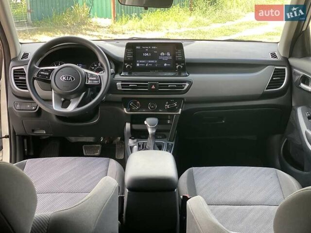 Белый Киа Seltos, объемом двигателя 1.98 л и пробегом 30 тыс. км за 18500 $, фото 13 на Automoto.ua