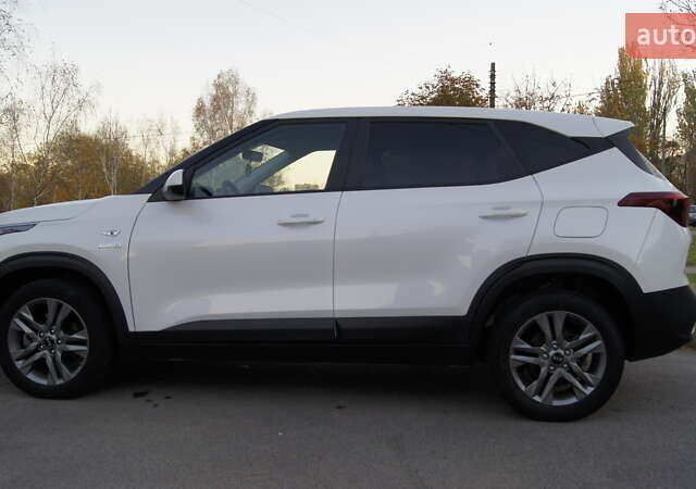 Белый Киа Seltos, объемом двигателя 1.98 л и пробегом 30 тыс. км за 18200 $, фото 3 на Automoto.ua