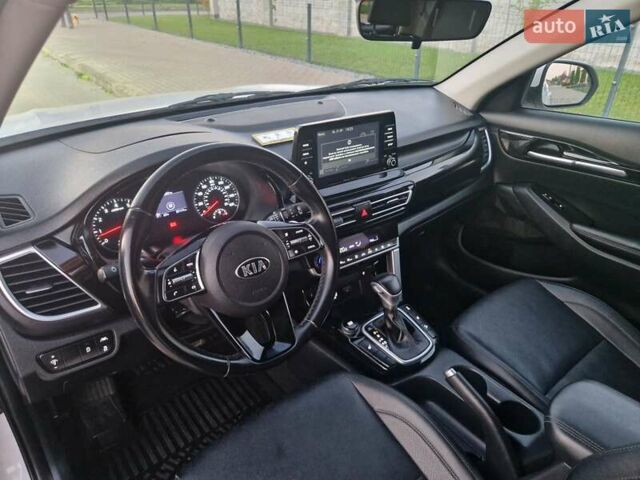 Белый Киа Seltos, объемом двигателя 2 л и пробегом 67 тыс. км за 23900 $, фото 17 на Automoto.ua