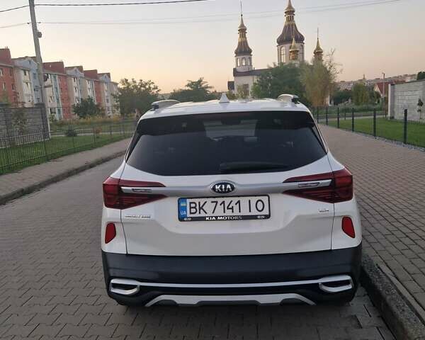 Белый Киа Seltos, объемом двигателя 2 л и пробегом 67 тыс. км за 23900 $, фото 7 на Automoto.ua