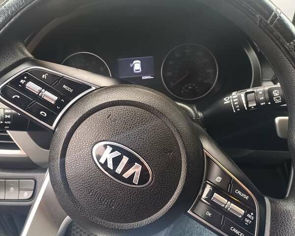 Черный Киа Seltos, объемом двигателя 2 л и пробегом 64 тыс. км за 17000 $, фото 3 на Automoto.ua