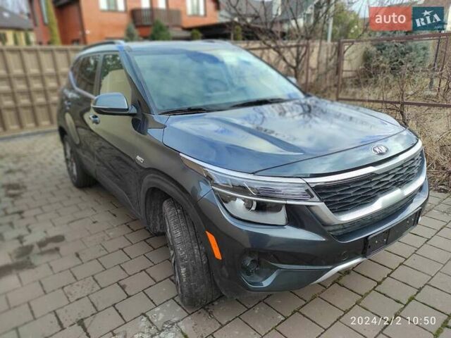 Серый Киа Seltos, объемом двигателя 1.59 л и пробегом 17 тыс. км за 21800 $, фото 2 на Automoto.ua
