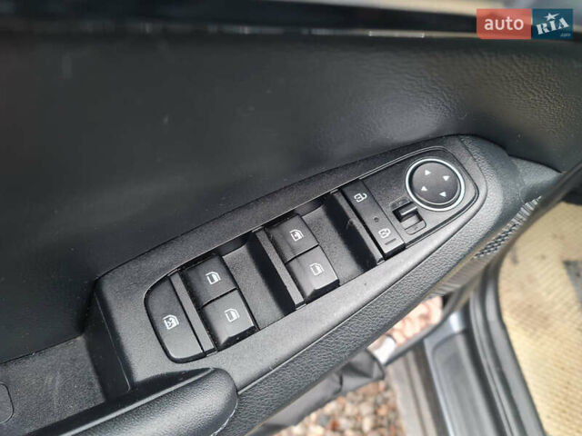 Серый Киа Seltos, объемом двигателя 2 л и пробегом 56 тыс. км за 16999 $, фото 19 на Automoto.ua