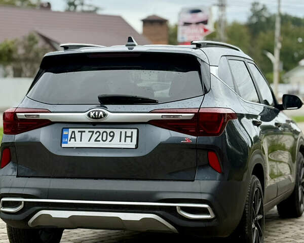 Сірий Кіа Seltos, об'ємом двигуна 1.98 л та пробігом 96 тис. км за 18499 $, фото 8 на Automoto.ua