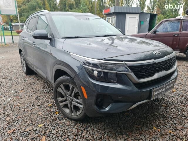 Серый Киа Seltos, объемом двигателя 2 л и пробегом 56 тыс. км за 16999 $, фото 4 на Automoto.ua