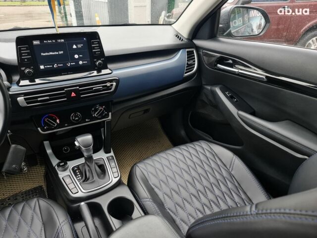 Серый Киа Seltos, объемом двигателя 2 л и пробегом 56 тыс. км за 16999 $, фото 10 на Automoto.ua