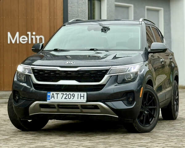 Сірий Кіа Seltos, об'ємом двигуна 1.98 л та пробігом 96 тис. км за 18499 $, фото 2 на Automoto.ua