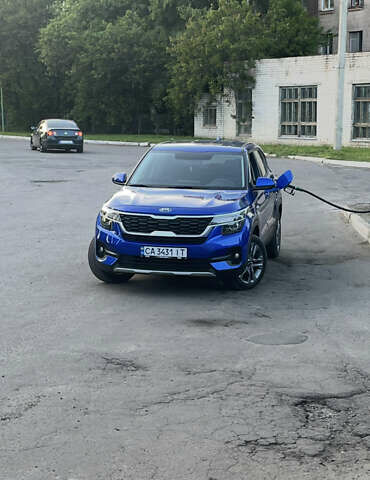 Синий Киа Seltos, объемом двигателя 2 л и пробегом 49 тыс. км за 18500 $, фото 1 на Automoto.ua