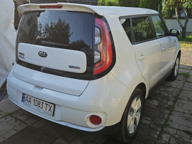 Білий Кіа Soul, об'ємом двигуна 0 л та пробігом 203 тис. км за 9999 $, фото 3 на Automoto.ua