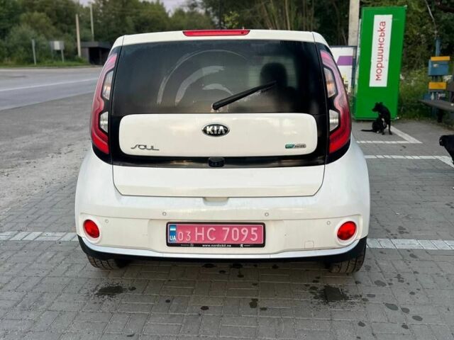 Белый Киа Soul, объемом двигателя 0 л и пробегом 114 тыс. км за 9800 $, фото 3 на Automoto.ua