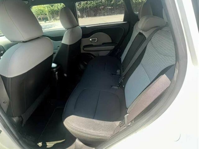 Белый Киа Soul, объемом двигателя 2 л и пробегом 73 тыс. км за 3500 $, фото 10 на Automoto.ua