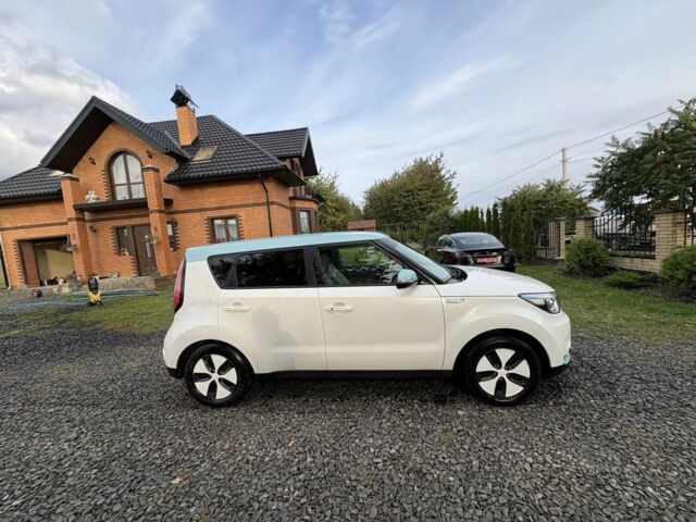 Белый Киа Soul, объемом двигателя 0 л и пробегом 99 тыс. км за 5600 $, фото 12 на Automoto.ua