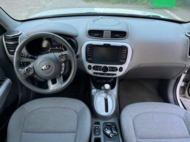 Белый Киа Soul, объемом двигателя 0 л и пробегом 114 тыс. км за 9800 $, фото 2 на Automoto.ua