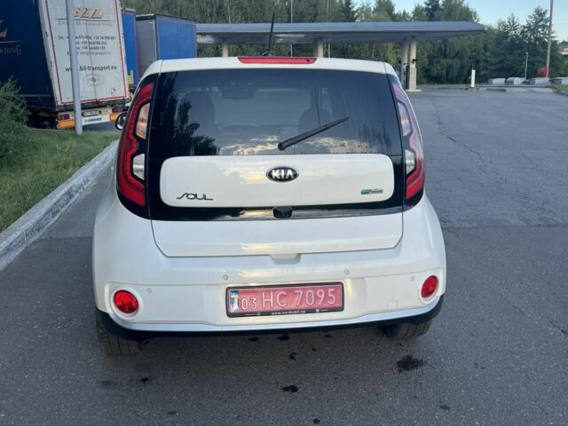 Белый Киа Soul, объемом двигателя 0 л и пробегом 114 тыс. км за 5300 $, фото 4 на Automoto.ua