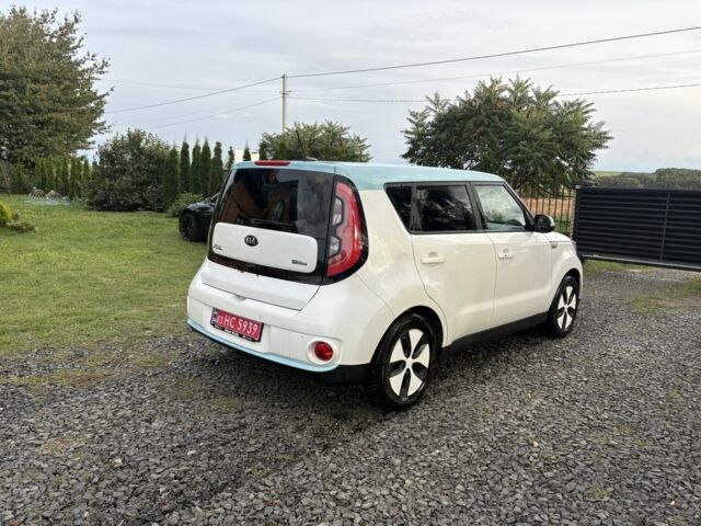 Белый Киа Soul, объемом двигателя 0 л и пробегом 99 тыс. км за 5600 $, фото 5 на Automoto.ua