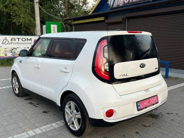 Белый Киа Soul, объемом двигателя 0 л и пробегом 114 тыс. км за 9800 $, фото 6 на Automoto.ua