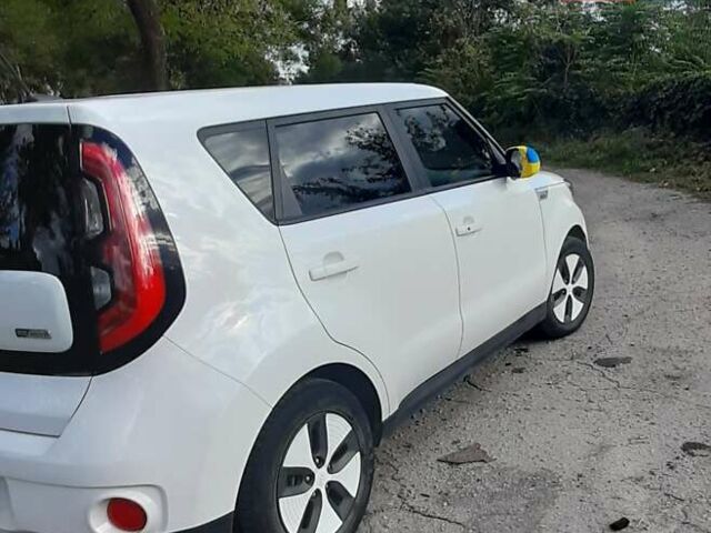 Белый Киа Soul, объемом двигателя 0 л и пробегом 59 тыс. км за 11000 $, фото 8 на Automoto.ua