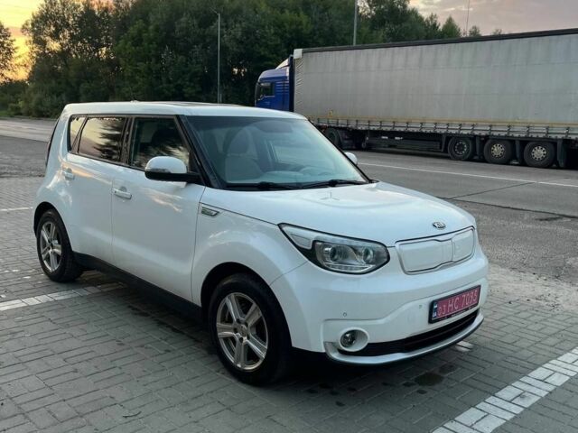 Белый Киа Soul, объемом двигателя 0 л и пробегом 114 тыс. км за 9800 $, фото 2 на Automoto.ua