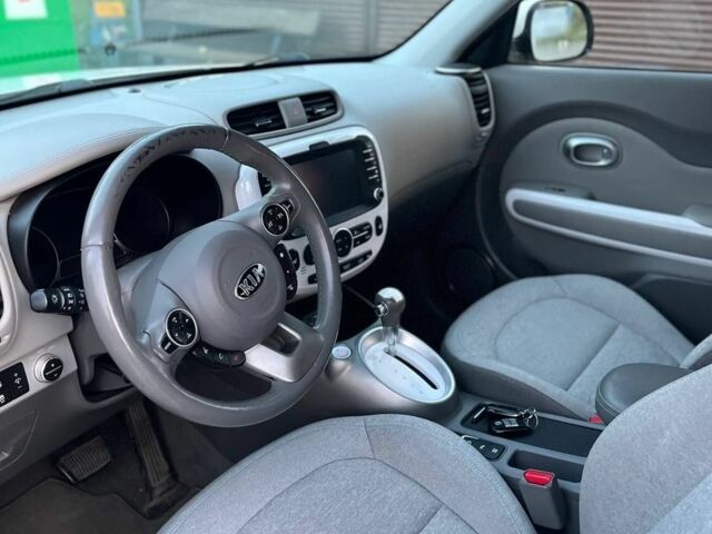 Белый Киа Soul, объемом двигателя 0 л и пробегом 114 тыс. км за 9800 $, фото 9 на Automoto.ua