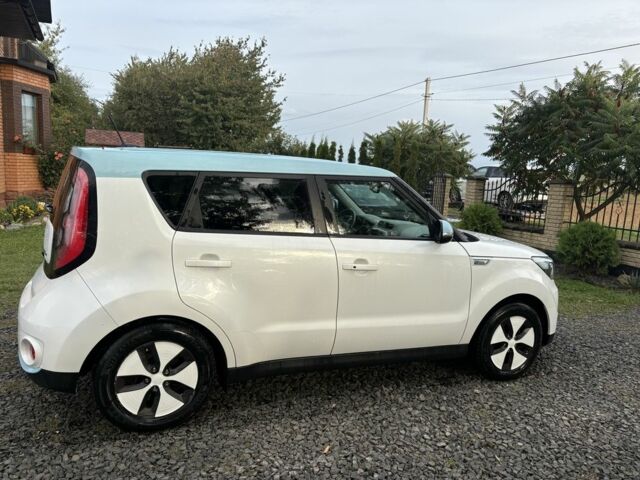 Белый Киа Soul, объемом двигателя 0 л и пробегом 99 тыс. км за 5600 $, фото 4 на Automoto.ua