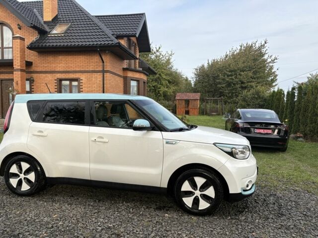 Белый Киа Soul, объемом двигателя 0 л и пробегом 99 тыс. км за 5600 $, фото 3 на Automoto.ua
