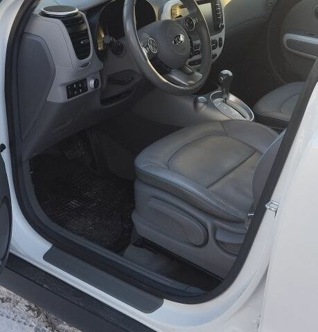 Білий Кіа Soul, об'ємом двигуна 2 л та пробігом 72 тис. км за 8200 $, фото 9 на Automoto.ua