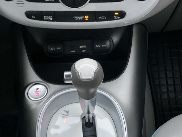 Белый Киа Soul, объемом двигателя 0 л и пробегом 128 тыс. км за 6600 $, фото 4 на Automoto.ua