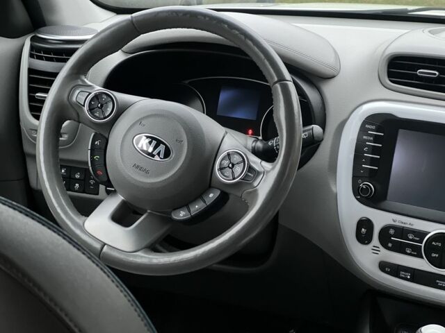 Белый Киа Soul, объемом двигателя 0 л и пробегом 128 тыс. км за 6600 $, фото 11 на Automoto.ua