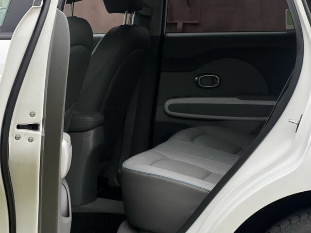 Белый Киа Soul, объемом двигателя 0 л и пробегом 128 тыс. км за 6600 $, фото 14 на Automoto.ua