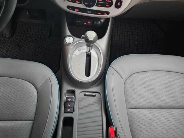 Білий Кіа Soul, об'ємом двигуна 0 л та пробігом 59 тис. км за 7300 $, фото 7 на Automoto.ua