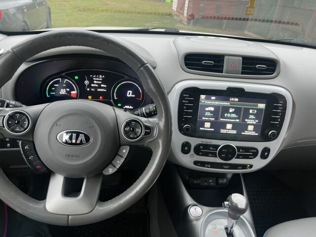 Белый Киа Soul, объемом двигателя 0 л и пробегом 128 тыс. км за 6600 $, фото 2 на Automoto.ua