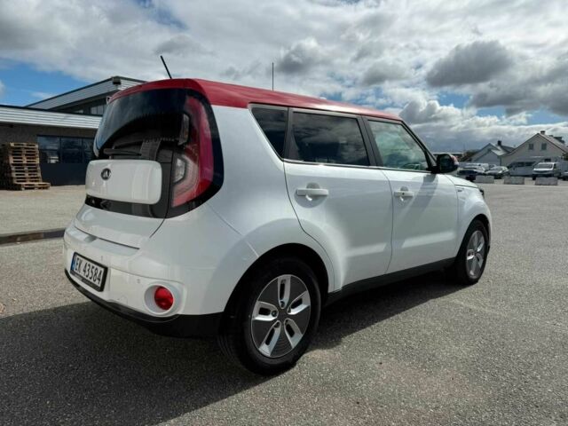 Білий Кіа Soul, об'ємом двигуна 0 л та пробігом 60 тис. км за 10200 $, фото 2 на Automoto.ua