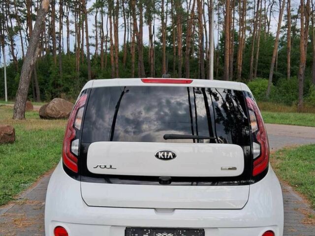 Белый Киа Soul, объемом двигателя 0 л и пробегом 200 тыс. км за 9335 $, фото 2 на Automoto.ua