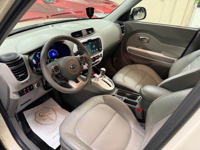 Белый Киа Soul, объемом двигателя 0 л и пробегом 91 тыс. км за 10400 $, фото 3 на Automoto.ua