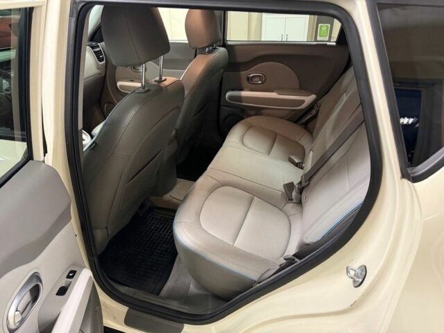 Белый Киа Soul, объемом двигателя 0 л и пробегом 91 тыс. км за 10400 $, фото 4 на Automoto.ua