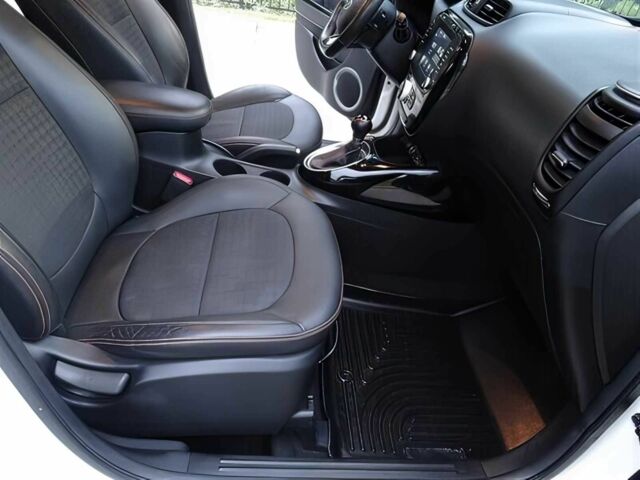 Білий Кіа Soul, об'ємом двигуна 1.6 л та пробігом 48 тис. км за 6000 $, фото 10 на Automoto.ua