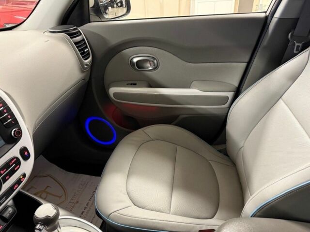 Белый Киа Soul, объемом двигателя 0 л и пробегом 91 тыс. км за 10400 $, фото 6 на Automoto.ua