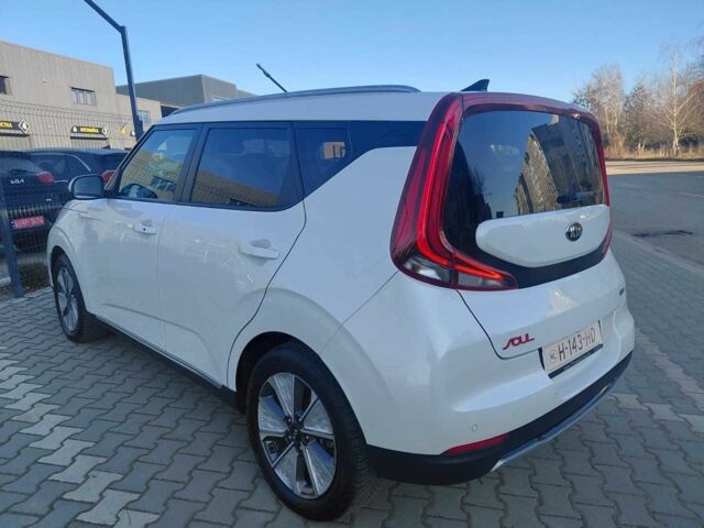 Белый Киа Soul, объемом двигателя 0 л и пробегом 151 тыс. км за 16499 $, фото 2 на Automoto.ua