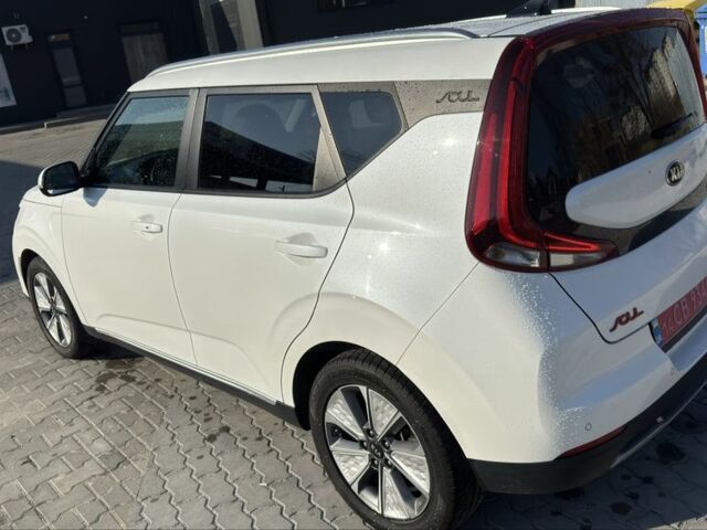 Белый Киа Soul, объемом двигателя 0 л и пробегом 147 тыс. км за 16999 $, фото 5 на Automoto.ua