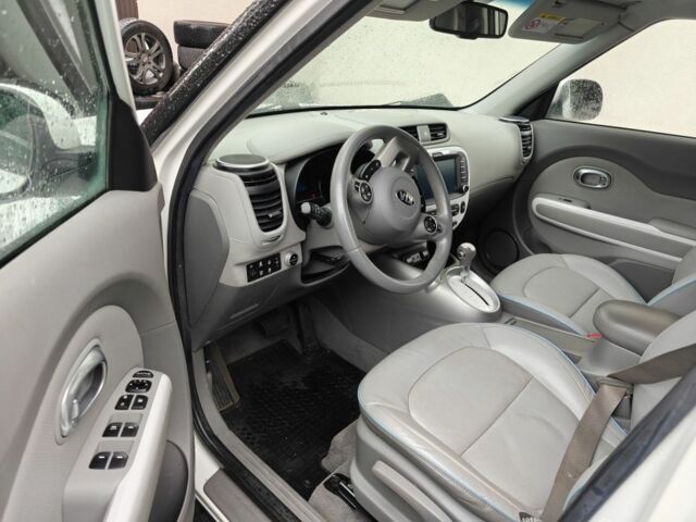 Белый Киа Soul, объемом двигателя 0 л и пробегом 131 тыс. км за 6950 $, фото 4 на Automoto.ua