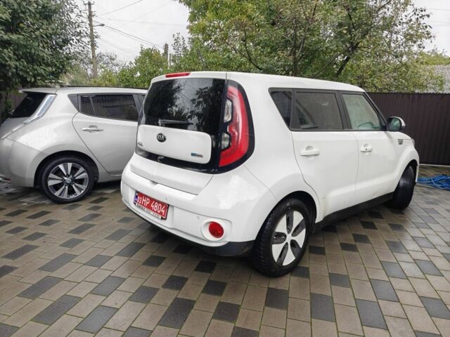 Белый Киа Soul, объемом двигателя 0 л и пробегом 131 тыс. км за 6950 $, фото 2 на Automoto.ua