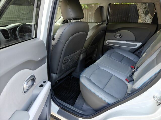 Белый Киа Soul, объемом двигателя 0 л и пробегом 131 тыс. км за 6950 $, фото 7 на Automoto.ua