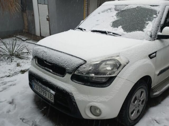 Белый Киа Soul, объемом двигателя 1.6 л и пробегом 220 тыс. км за 8000 $, фото 4 на Automoto.ua