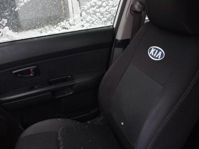 Белый Киа Soul, объемом двигателя 1.6 л и пробегом 220 тыс. км за 8000 $, фото 2 на Automoto.ua