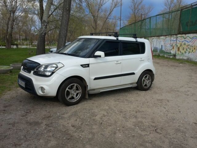 Белый Киа Soul, объемом двигателя 1.6 л и пробегом 220 тыс. км за 8000 $, фото 1 на Automoto.ua