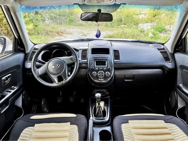 Белый Киа Soul, объемом двигателя 1.6 л и пробегом 168 тыс. км за 6500 $, фото 4 на Automoto.ua