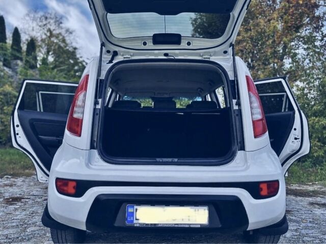 Белый Киа Soul, объемом двигателя 1.6 л и пробегом 168 тыс. км за 6500 $, фото 3 на Automoto.ua